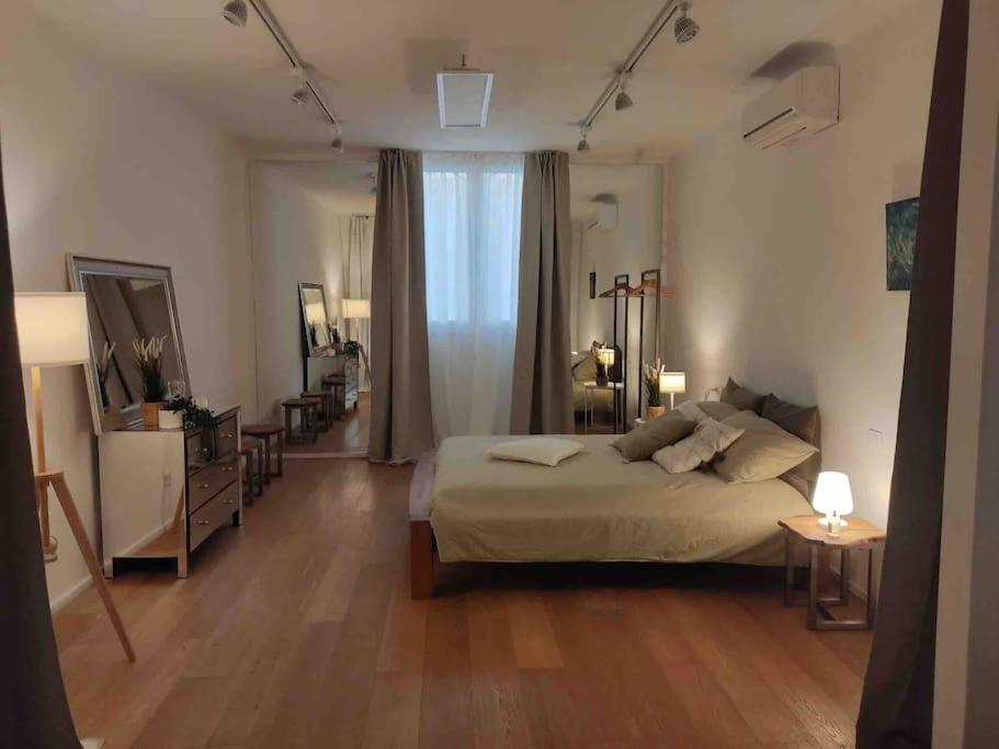 Interno4Home: In Centro Storico Con Posto Auto Ferrara Exterior foto