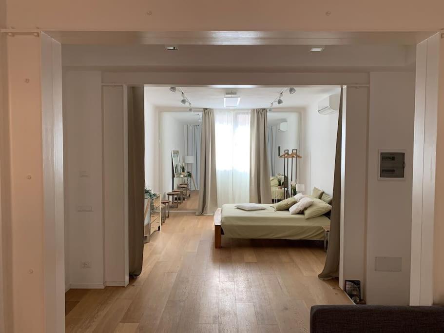 Interno4Home: In Centro Storico Con Posto Auto Ferrara Exterior foto